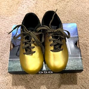 DICKS SPORTING GOODS Black & Gold Cleats size 8K (kids)